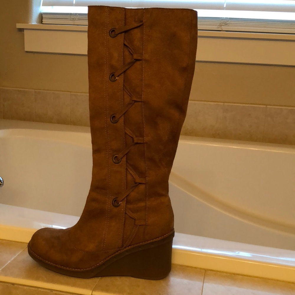 Women’s wedge boots